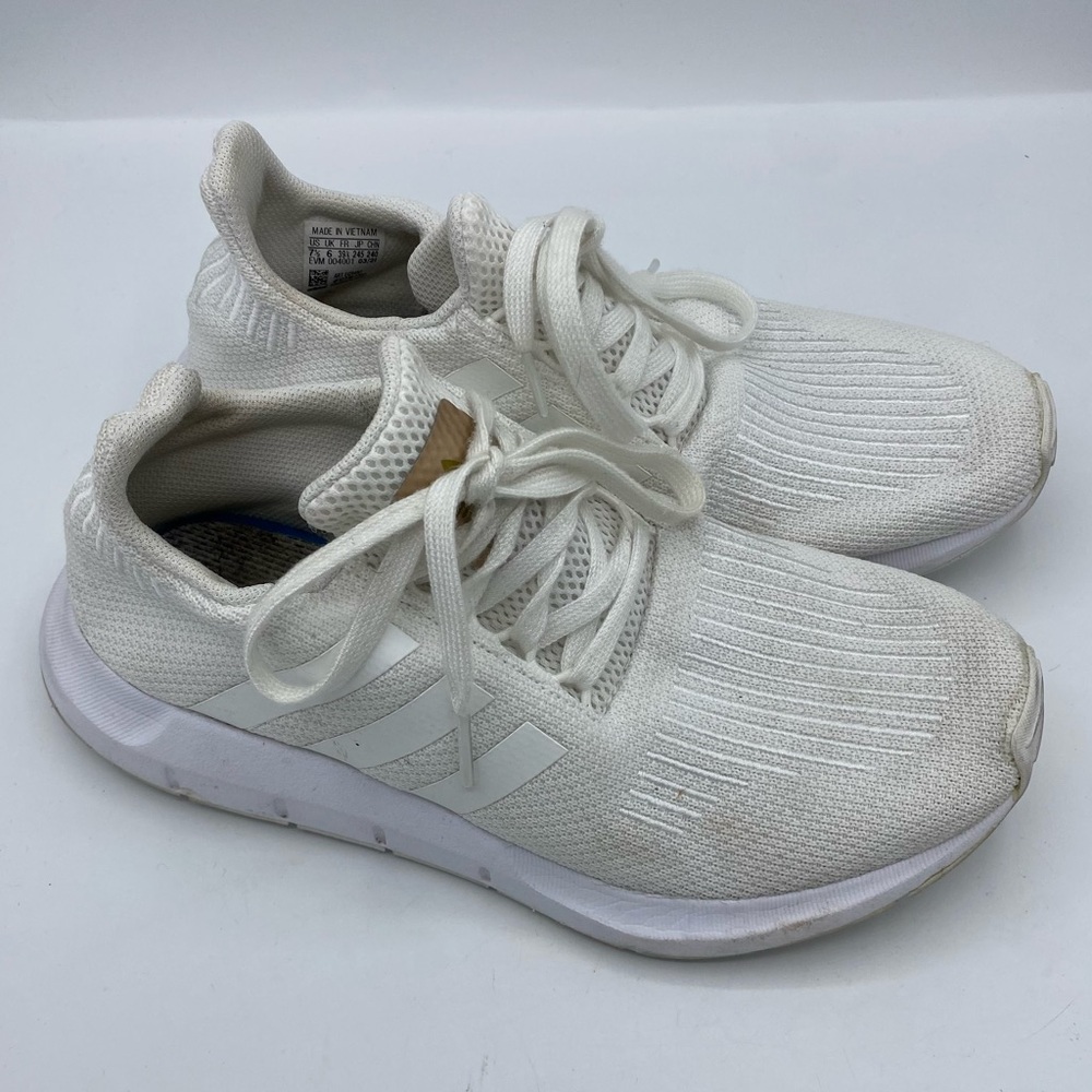 ADIDAS SWIFT RUN WOMENS RUNNING SHOES White and Gold Sneakers